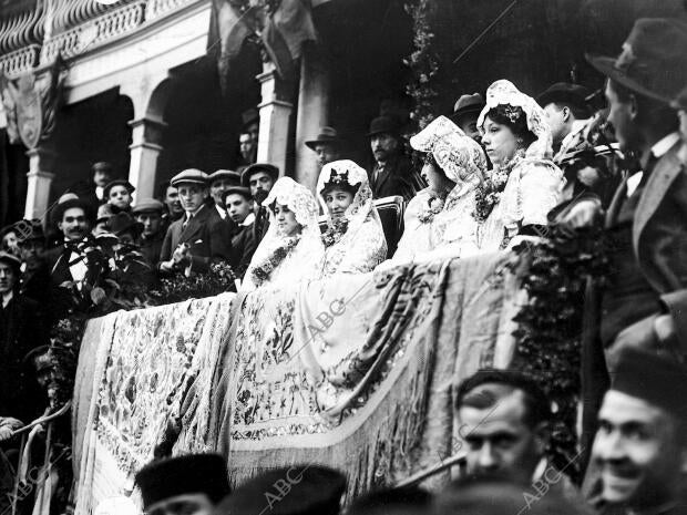 Señoritas que Presidieron la fiesta Celebrada A beneficio de los Heridos de...