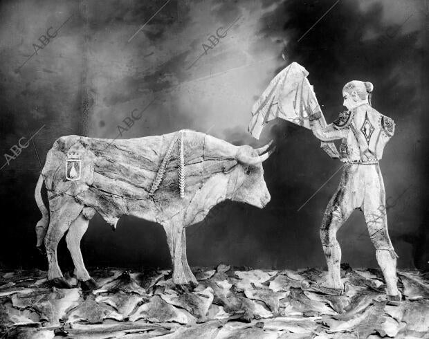 Exposición de figuras hechas con bacalaos de la Casa Alberdi