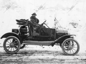 Navacerrada, 10/03/1912. Un Automóvil Ford en Navacerrada