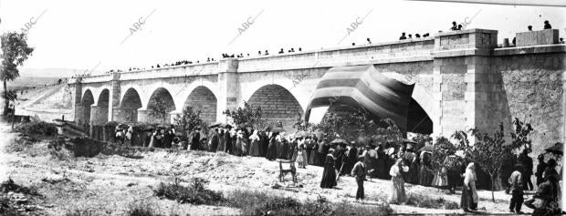 Aspecto del puente Inaugurado ayer cerca de Villarrubia de Santiago, en la...