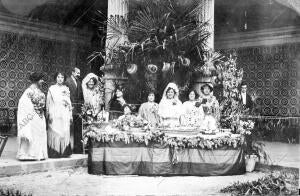 Un puesto de la verbena Aristocrática Celebrada en el patio de Museos A...