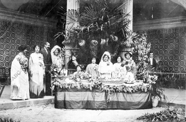 Un puesto de la verbena Aristocrática Celebrada en el patio de Museos A...