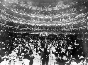 Aspecto que Ofrecía la sala del teatro san Fernando durante la celebración de la...