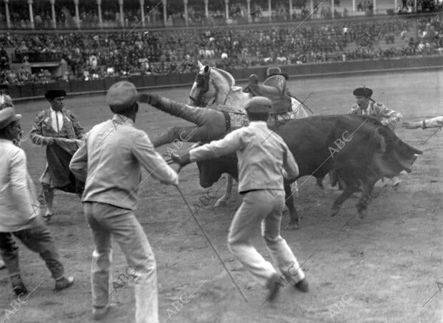 El picador Ratonera en una Caída al Descubierto, Vázquez Ii al quite