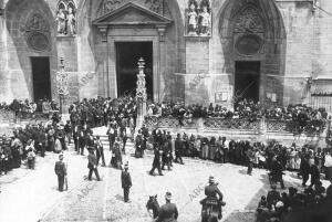 Procesión Cívico-Religiosa Militar, Presidida por el Gobernador, y A la cual...