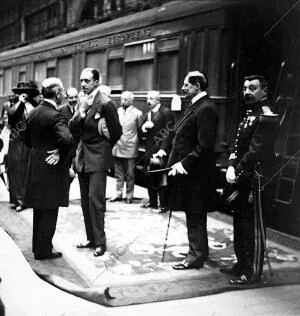 Llegada de don Alfonso Xiii A la estación del norte de Paris