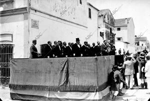 El teniente de alcalde Sr. García Dutrús (1), Presentando A los Vecinos de...