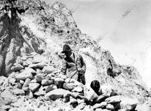 S.M. el Rey don Alfonso Xiii Participa en una cacería en los Picos de Europa en...