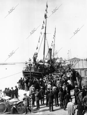 Aspecto que Ofrecía el muelle de la costa de Tarragona A la Llegada de los...