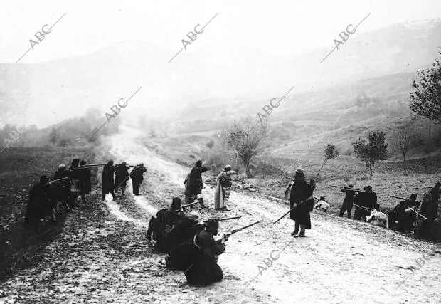 Partida de Macedonios en la frontera Haciendo fuego contra los Turcos