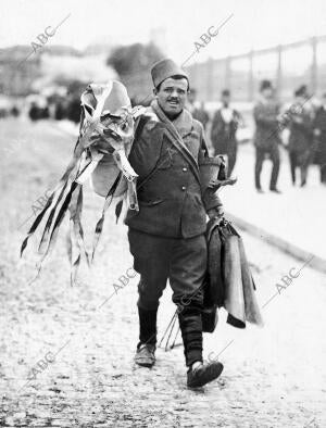 Soldado de Artillería, de la reserva Turca, Incorporádose A Filas