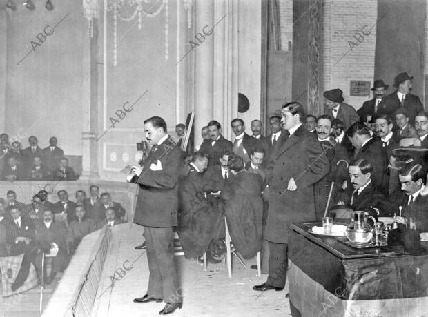 E. Sr. Álvarez Arranz, presidente de la juventud Conservadora, Pronunciando su...