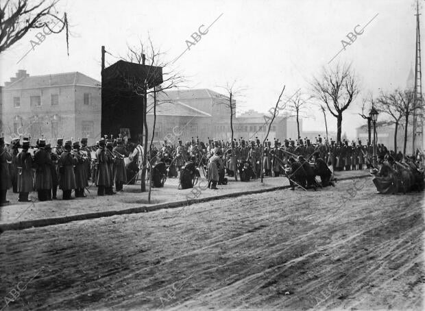 El regimiento inmemorial del Rey, número 1 del arma de Infantería, Oyendo la...