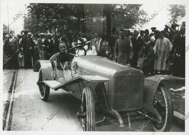 Los Reyes Alfonso Xiii y victoria Eugenia A bordo de un hispano Suiza 15 45 Hp...