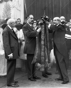 La sociedad coral de Bilbao en Barcelona D. Joaquín Sostres, alcalde de...