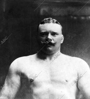 El luchador danés Peterssen, vencedor en el actual Campeonato