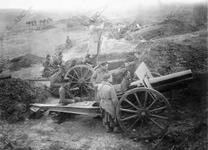 La artillería Búlgara en el bombardeo de Andrinópolis, que Realiza...