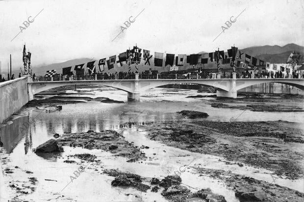 El puente de Armiñán, inaugurado con asistencia del Ministro de Fomento, Sr....