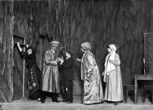 Una escena De " los Caballeros de la Noche" novela de Dickens, Adaptada A la...
