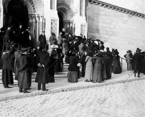 Fiestas Religiosas en el templo nacional de la Almudena Distinguidas Damas al...