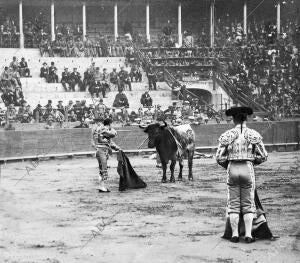 Punteret Entrando A matar en la corrida de la plaza vieja de Barcelona del...