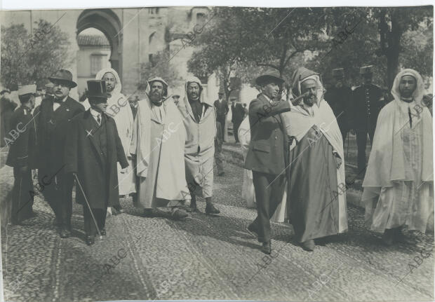 El alcalde de Córdoba D. Salvador Muñoz Pérez (X), acompañando a la delegación...