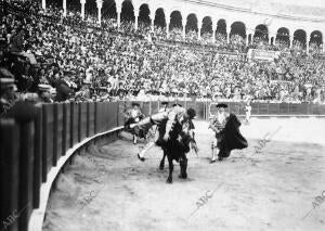 Belmonte cogido por el cuarto Toro de la corrida de Sevilla, el último Domingo