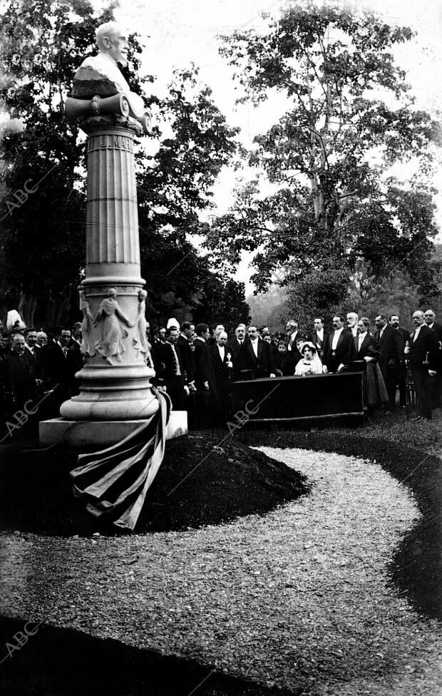 Descubrimiento del busto de Maragall en el parque de Barcelona