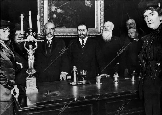 El ilustre orador Sr. Vázquez de Mella (X), en la conferencia que Dio ayer en la...