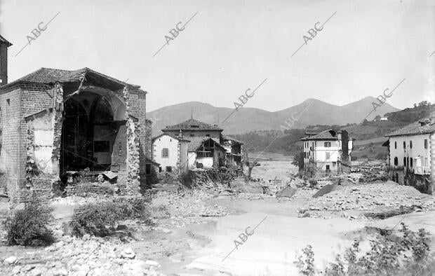 Estado en que ha Quedado la iglesia de Errazu, Casas y Puente, Destruidos por la...