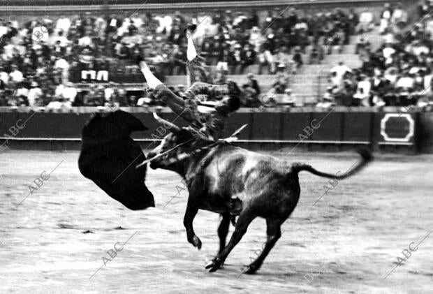 Cogida de Tello al entrar A matar A su primero