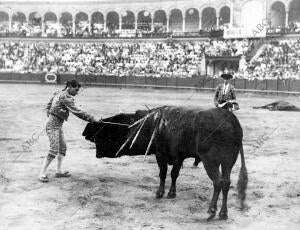 García Reyes Pasando de muleta al quinto Toro