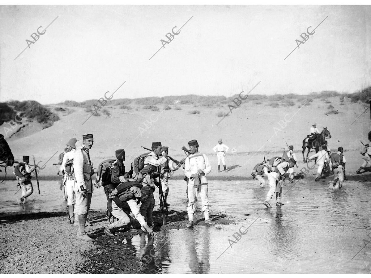 Soldados Bebiendo en un remanso del río Lucus, en las Proximidades de
