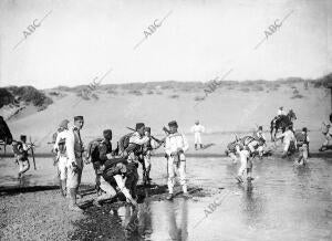 Soldados Bebiendo en un remanso del río Lucus, en las Proximidades de Larache