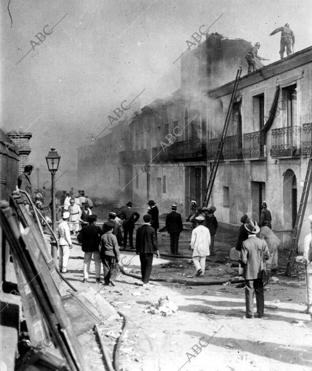 Incendio en Tetuán, que Comenzó en una de las Casas de las que Fue Destruidas