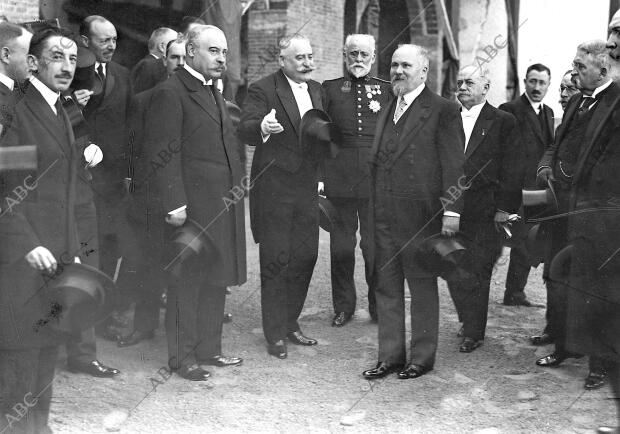 El director del colegio francés de esta corte Enseñando al presidente de la...