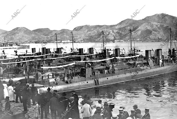 Torpederos Españoles que Forman parte de la escuadra Reunida con motivo del...