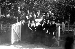 La delegación comercial de Paris en su visita al hospital de san Luis de los...