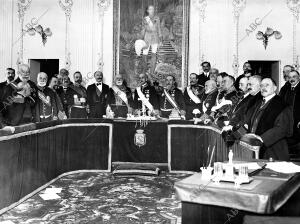 El Sr. duque de Mandas en el acto de tomar posesión de la presidencia de dicho...