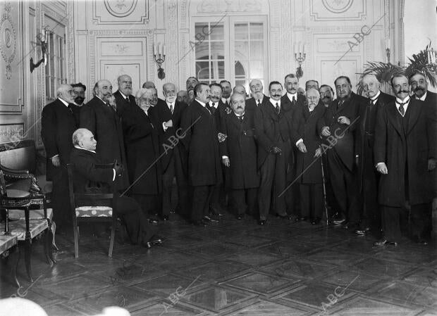 Reunión de Ministros y ex Ministros del partido liberal Verificada ayer tarde en...