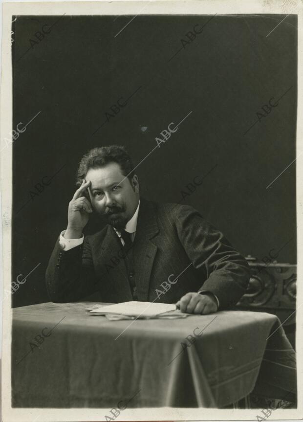 En la imagen, el maestro Émili Jacques Dalcroze, autor de la música de la obra...