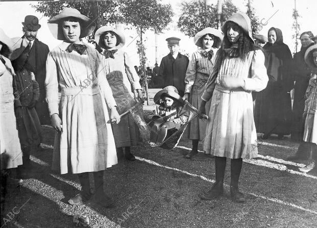 Las "Girls Guides" Barcelonesas, unas de las Secciones de Niñas Exploradoras que...