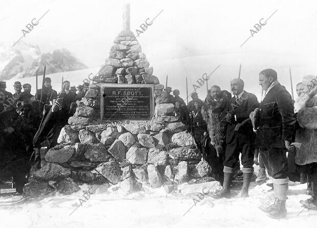 Homenaje A un explorador Insigne, el doctor Juan Charcot Pronunciando un...