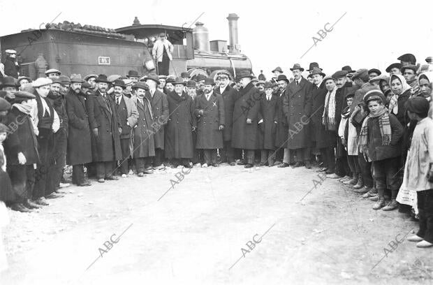 El Director (X) y Consejeros del ferrocarril y del banco Hispano-romano en la...