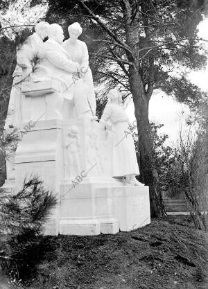 Conjunto del Monumento,obra de Sr.Valera,que se Inaguró en el parque del Retiro