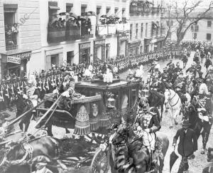 Carroza de la Corona, en la cual Fueron ayer tarde sus Majestades desde palacio...