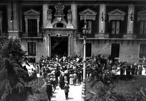 Manifestación en contra de la subida del pan: en la imagen, protesta ante el...