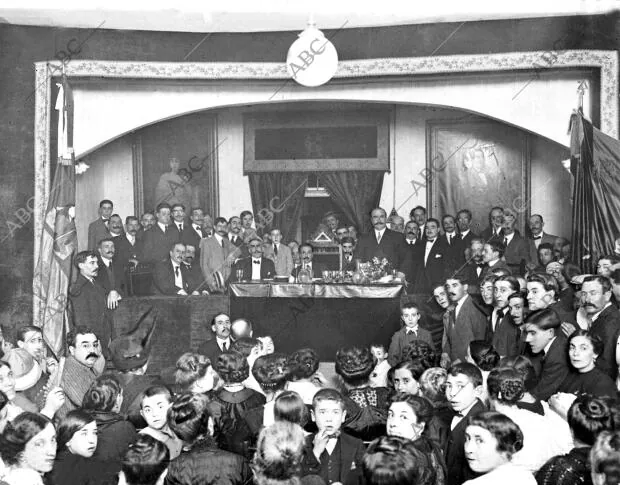 El Sr Alejandro Lerroux (X) Presidiendo la inauguración de la nueva casa del...