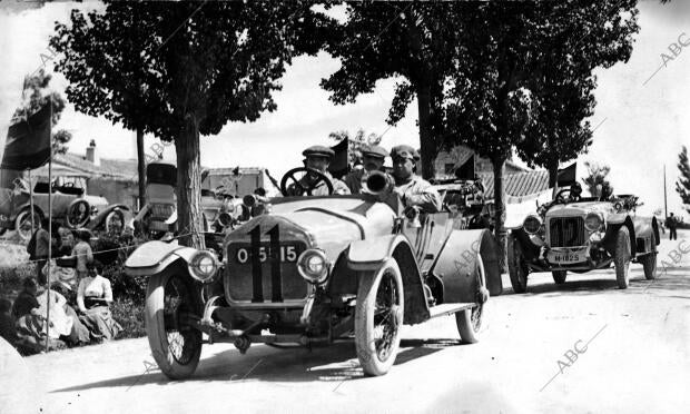 Automóvil Wolseley, de 16-20 HP, de la fábrica Vickers Limited, que ha tomado...