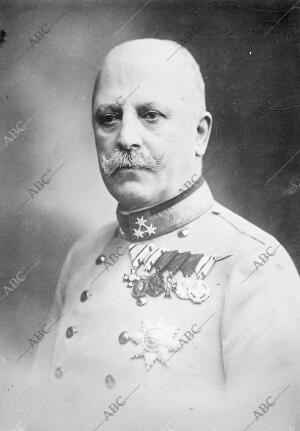 El general Von Georgi, ministro de defensa nacional de Austria